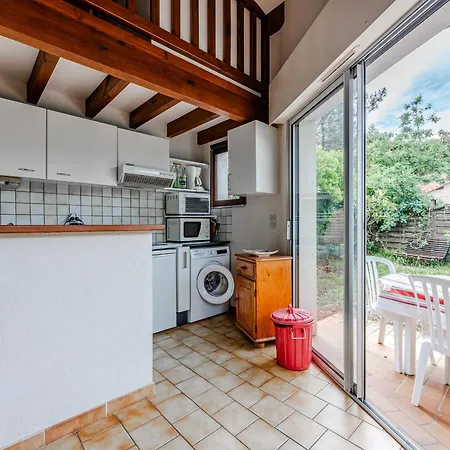 Maison T2 Avec Mezzanine, Jardin Clos, Proche Plage, Quartier Calme, - 4 Personnes - Fr-1-521-73